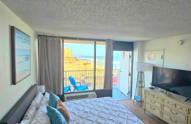 Ocean View Studio Condo w Balcony Pool and Free Parking - Foto 1
