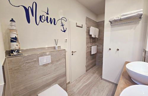 Sonnendeck Schwerin - Apartment mit Dachterrasse, Seeblick, Parkplatz, Fahrradschuppen, King-Size Bett - seenah relaxen - Foto 8