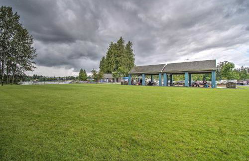 Charming Updated Retreat Walk to Lake Stevens! - Foto 31