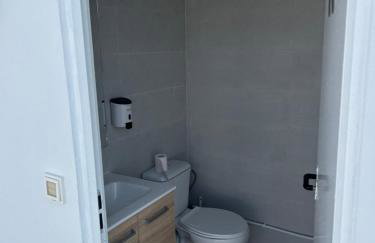 A top-floor modern apartment Located 100 meters from the beach - Foto 21