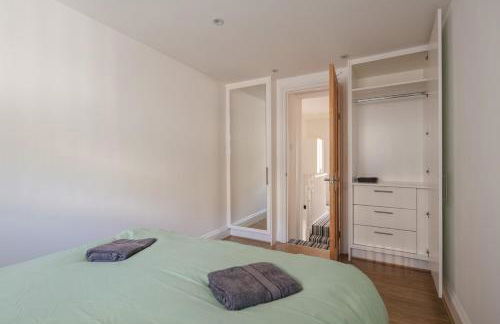 Spacious 3 Bedroom Home with PS5 and Pool Table Near O2 Arena Canary Wharf and Elizabeth Line to Central London - Foto 45