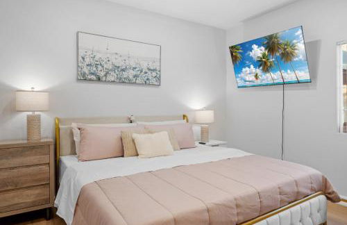 Entire Private Home with 4 Bedrooms 2 Bathrooms, Pool, View, 4 Parking, King Bed, Big Yard, Available Now - Foto 48