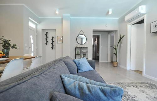 Tony's house in garden - Photo 15