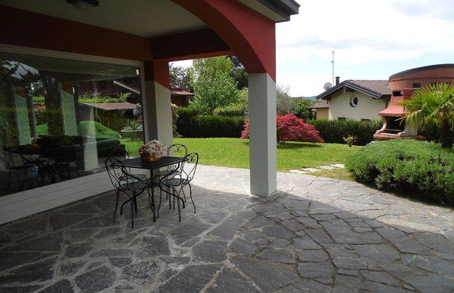 Fabulous Villa in Barasso near Lake - Photo 12