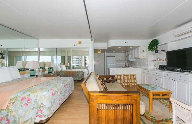 Spacious One Bedroom Harbor View Condos at Ilikai Marina With Private Balcony - Photo 45