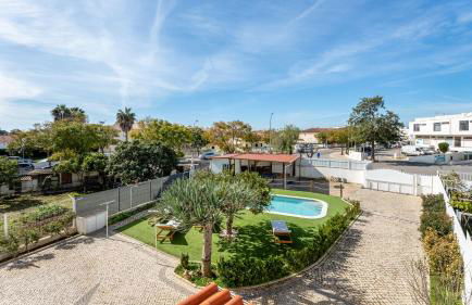 Sunny 3BDR Apt with Pool in Ferreiras by LovelyStay - Foto 27