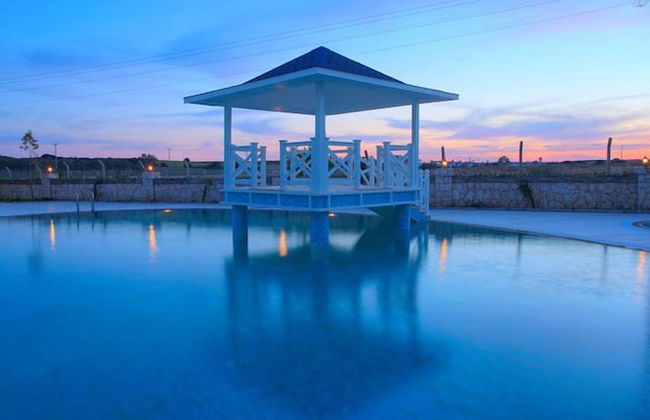 Seahorse Deluxe Hotel - Photo 1