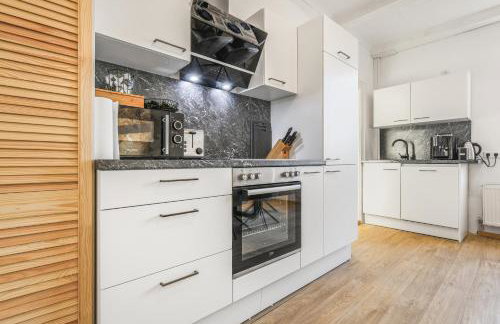 cruwzo I Modern Centrally Located Apartment with Parking Modern Centrally Located Apartment with Parking - Photo 68