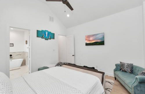 Tranquil Downtown Escape with Backyard - Photo 76