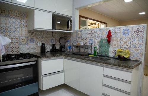 Chalé com Deck e Churrasqueira nas Montanhas - Foto 11