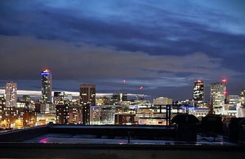 Penthouse - Amazing City Skyline Views - Free Parking - Balcony - Utilita Arena - New St Station - Bullring Shopping - Foto 11