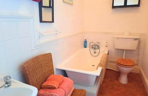 Cosy Bath-tub Ensuite - Foto 4