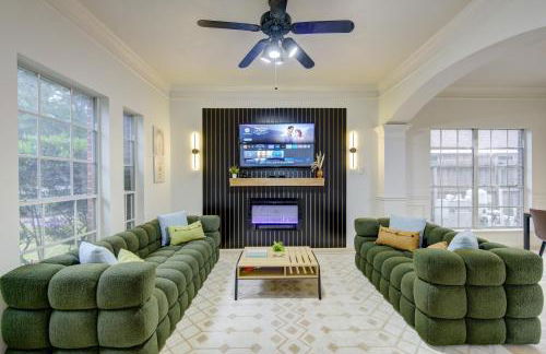 Amazing Getaway Home - 4 Bedrooms 2,5 Baths - West Houston, Katy, Richmond - Huge Pool, Mini-Golf, PingPong, Billards, BBQ, Katy Asian Town, Typhoon Waterpark, King Bed - Foto 22