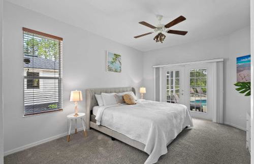 Tranquil & Spacious Family Retreat Swimming Pool - Foto 21