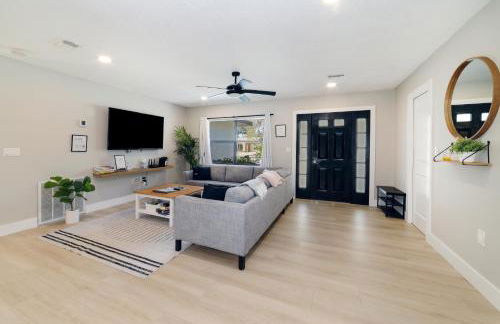 New 6min to 3 Sister Springs, Spacious, Fun with Game Room - Foto 3