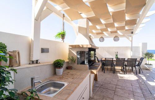 Kondarini Sea View Villa, Just 290m from the beach, by ZanteWize - Foto 52