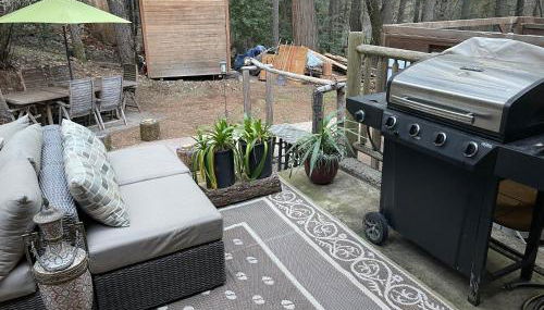 A Lovely Cabin House at Way Woods Retreat with Outdoor Hot Tub! - By Sacred Hub MGMT - Foto 2