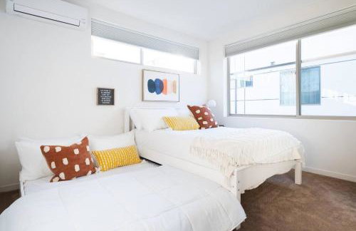 Walk to Restaurants from a Designer Cap Hill Home - Foto 18