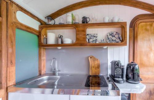 Railway Carriage accommodation with tennis court! - Foto 9