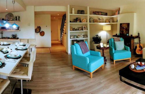 2 Story, 5 Bedroom, 3 Bath Flat, Steps from the Beach & Cliff Walk - Foto 3