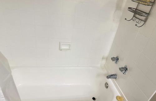 Boulevard Stays Serene 1BR King Suite with Pool Gym & Free Parking 01 - Photo 12