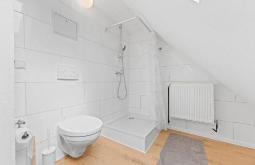 Moderne Monteurwohnungen in Nürtingen Zentrum Kitchen, Wifi, Smart TV - Photo 22