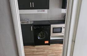 Spacious 2B Apt Zone 2 sleeps 4 F5 - Photo 4