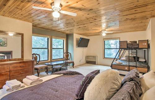 Spacious Pine Mountain Club Cabin with Fire Pit - Foto 27