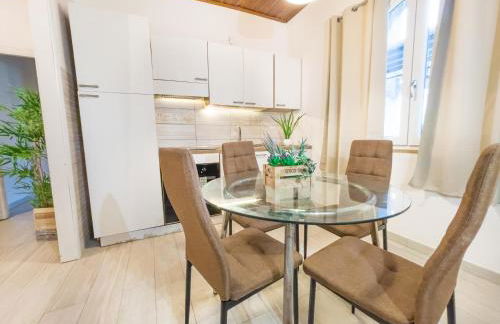 Demetra Seafront Apartment - Parking & Pool - Foto 21