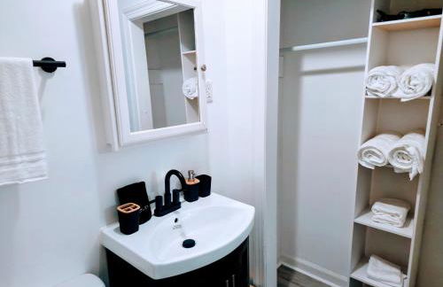 Cozy 4 bedroom home & Large Fenced Yard - Foto 21