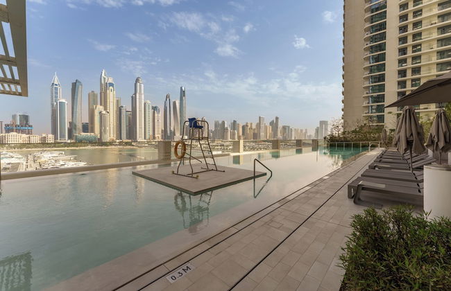 Maison Privee - Upscale Apt w/ Partial Dubai Marina & Palm Views - Photo 14