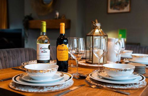 Luxury Renovated Bungalow with wheel chair access, Hot Tub and Fire Pit - Foto 26