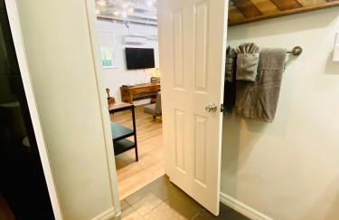 Ultimate Man Cave Garage studio minutes to Whatever YOU do - Foto 10