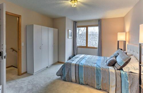 Eagan Home with Porch - 5 Mi to Mall of America! - Foto 16