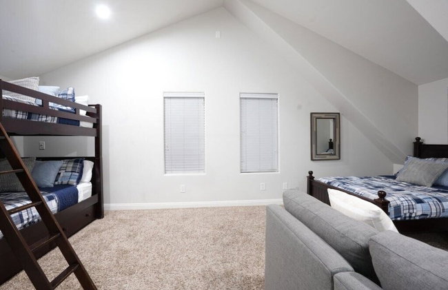 Sweet 4 bedroom, 3 bath plus Loft Bedroom, Pool Home - Foto 23