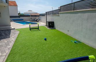 Villa Lumaka Sun - Amazing Home In Brodarica with 4 Bedrooms, Wifi, Outdoor Swimming Pool and Heated Swimming Pool - Photo 22