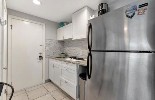 Quiet Corner Suite Heated Pool & 2 mins 2 beach - Foto 23