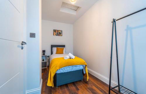 Modern Spacious 4 Bed Hayes Home with Free Parking - Foto 7