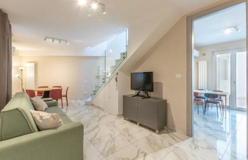 Amazing Apartment In Boscoreale - Photo 2