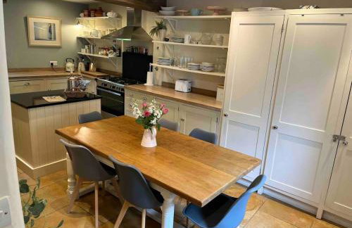 Cottage c1790, Superb central Witney, free parking - Photo 5