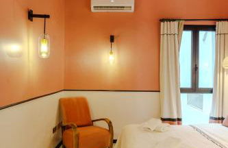 Apartment with exceptional charm in historic center of Alicante - Photo 37