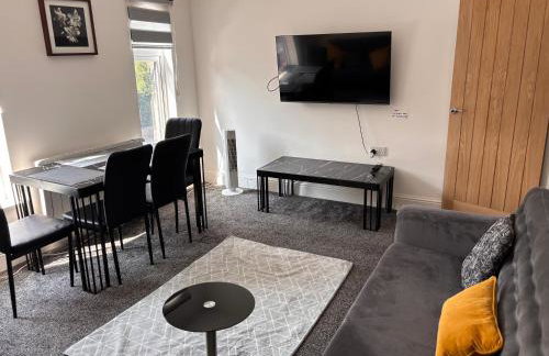 1 Bedroom Flat - Manchester Airport Apartment - 7 mins to MAN - Staycations & Business stays! - Foto 3
