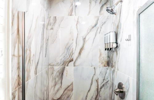 Cozy Luxe Unit Near Disneyland - Sleeps up to 10! EV Friendly & King Bed - Foto 27