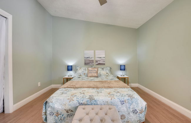 Emerald Sunset by Book That Condo - Photo 13