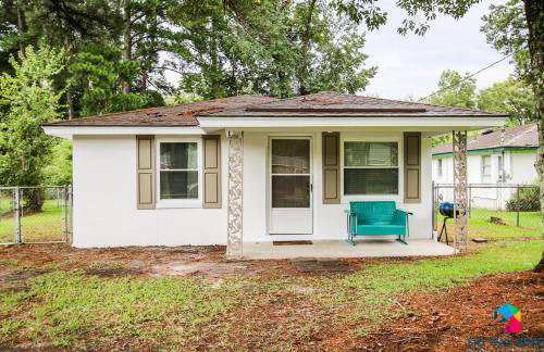 Cake By The Ocean Electric Recliners-Minutes From I-95 And Pembroke - Photo 2