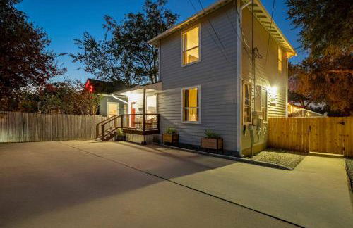 The Backyard Bliss - 4BR Heated Pool & Ping Pong - Foto 8