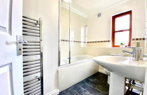 100 Thornhill Drive, Elgin - Photo 6