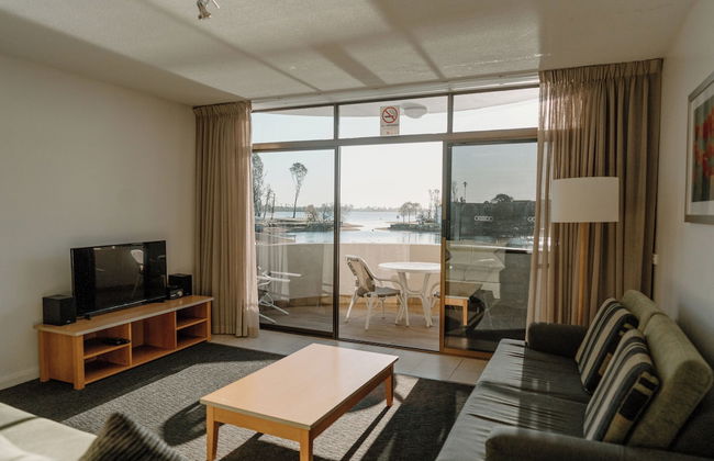 Lake Mulwala Boatel - Photo 18