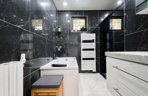 VILLA ARCADIA - Piscine - Spa - Sauna - Cinéma - Jeux d'arcades - Jeux vidéo - Bassin naturel - Jardin - Foto 76