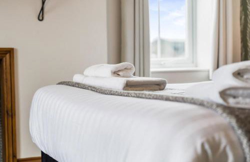 #111 New Farm with hot tub and Sauna - Sleeps 18 - Near Elmore Park - " Perfect for Contractors and Families - Parking space for 10 cars" - Foto 13